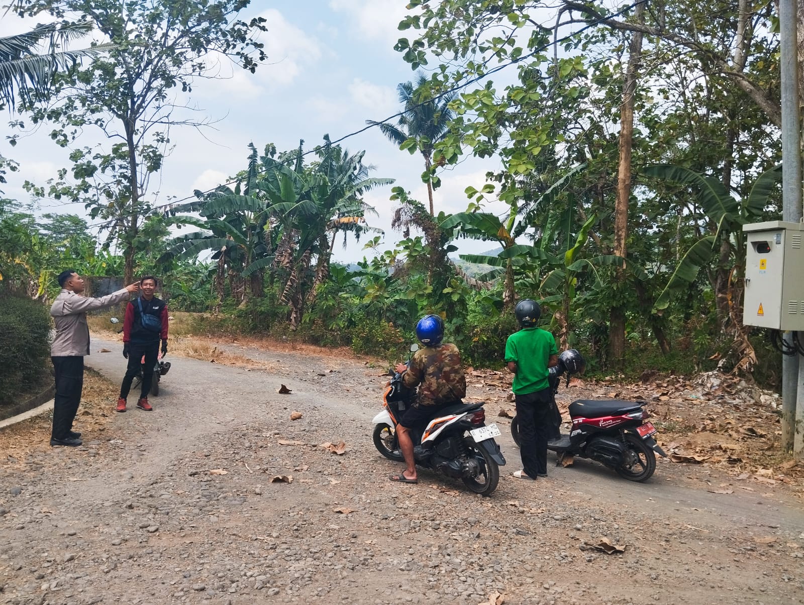 Peduli Lingkungan, Polisi Polsek Banyumas Ajak Warga Pasinggangan Banyumas Bersama Cegah Kebakaran