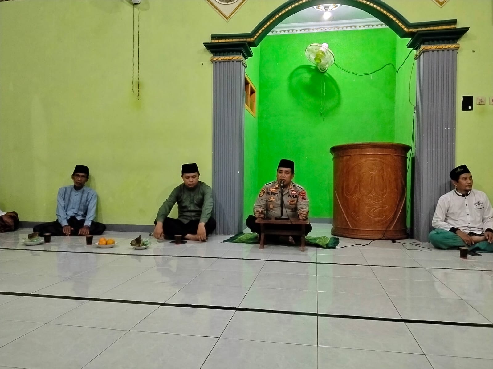 Bhabinkamtibmas Patikraja Banyumas Dampingi Forkopimcam Tarling, Warga Diimbau Aktifkan Siskamling