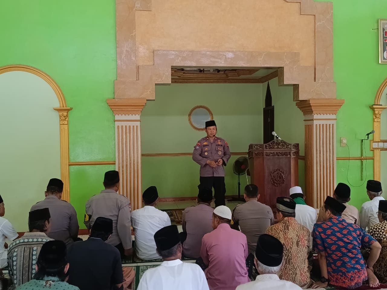 Safari Kamtibmas Jum’at, Kasat Binmas Polresta Banyumas Ajak Jamaah Jaga Alam Dan Kamtibmas
