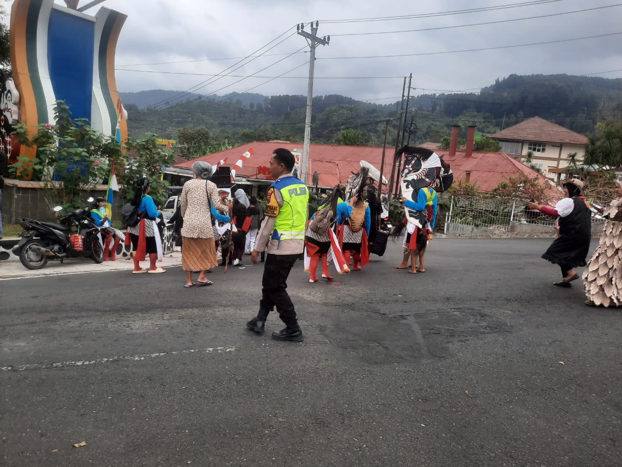 Karnaval HUT RI di Ketenger Berlangsung Meriah, Polsek Baturraden Banyumas Pastikan Aman