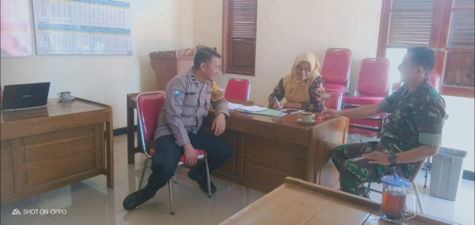 Sambangi Pemdes Pekunden, Bhabinkamtibmas Banyumas Sinergi Cegah Gangguan Kamtibmas