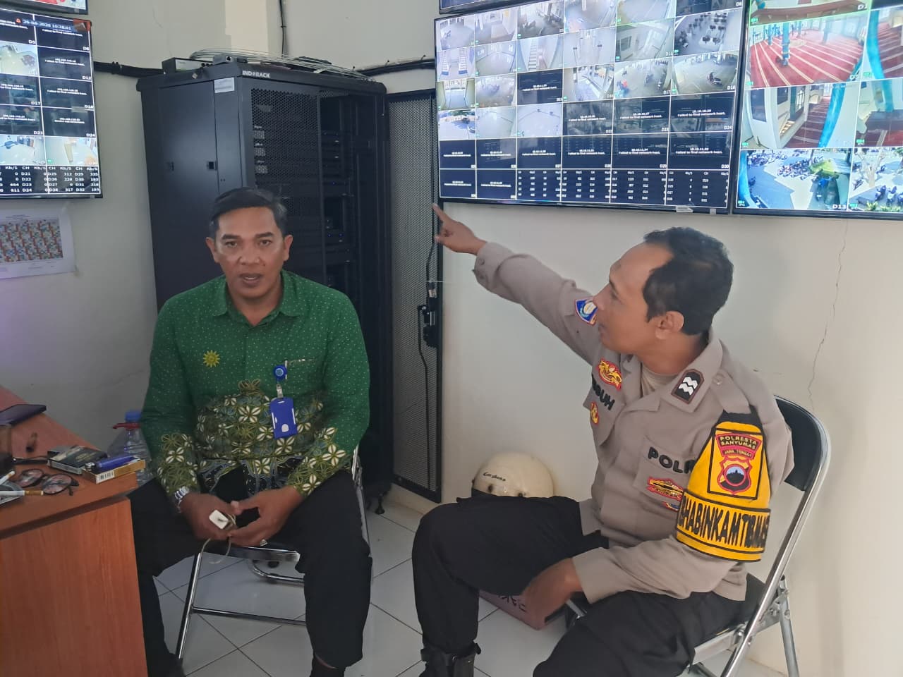 Bhabinkamtibmas Kembaran Sambangi Satpam UMP, Ingatkan Kewaspadaan Jelang Ospek dan Wisuda
