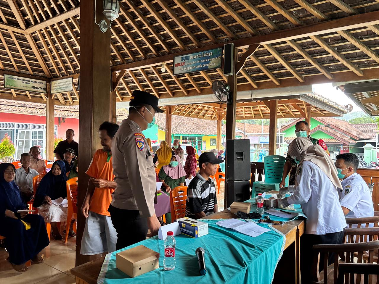 Temukan Kasus Sedini Mungkin, Polsek Lumbir Dukung Tracing TBC di Desa Besuki