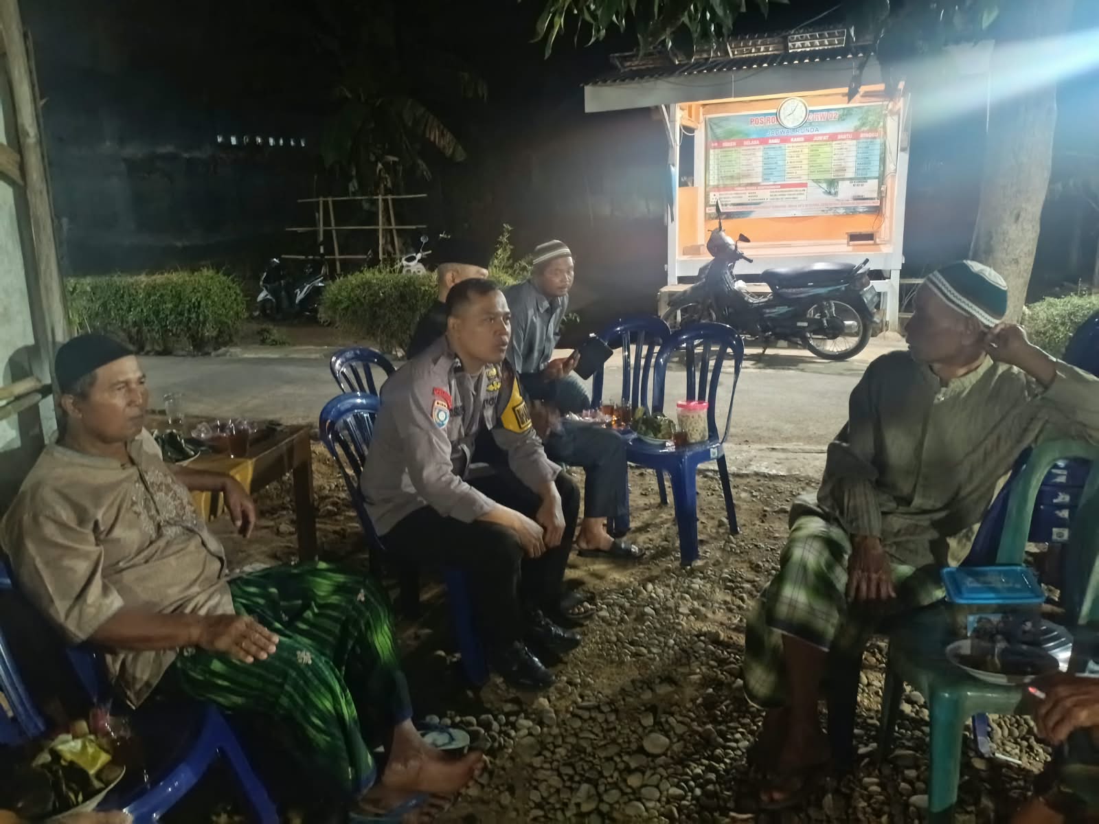 Bhabinkamtibmas Polsek Purwojati Sambangi Warga Kaliwangi, Perkuat Kemitraan Jaga Kamtibmas