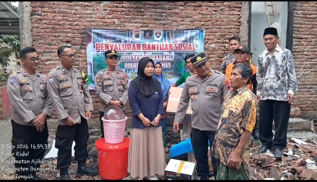 ari Sembako Hingga Peralatan Dapur, Polsek Ajibarang Polresta Banyumas Bantu Korban Kebakaran