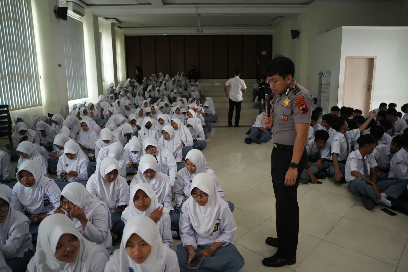 Pelajar SMA Muhammadiyah 1 Purwokerto Belajar AI, Polresta Banyumas Siapkan Generasi Melek Digital