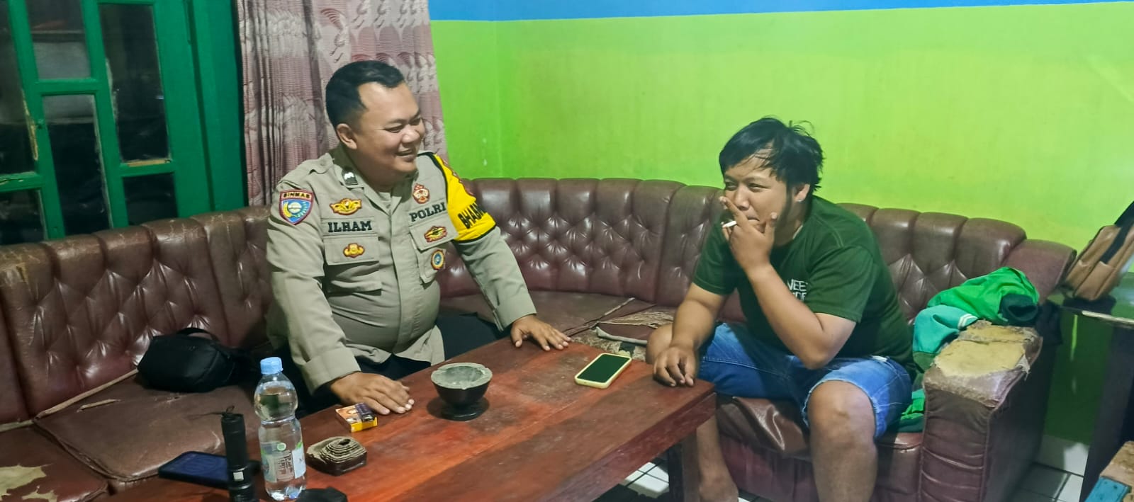 Sambangi Warga Sidamulih, Bhabinkamtibmas Polsek Rawalo Ingatkan Waspada Curat dan Curanmor