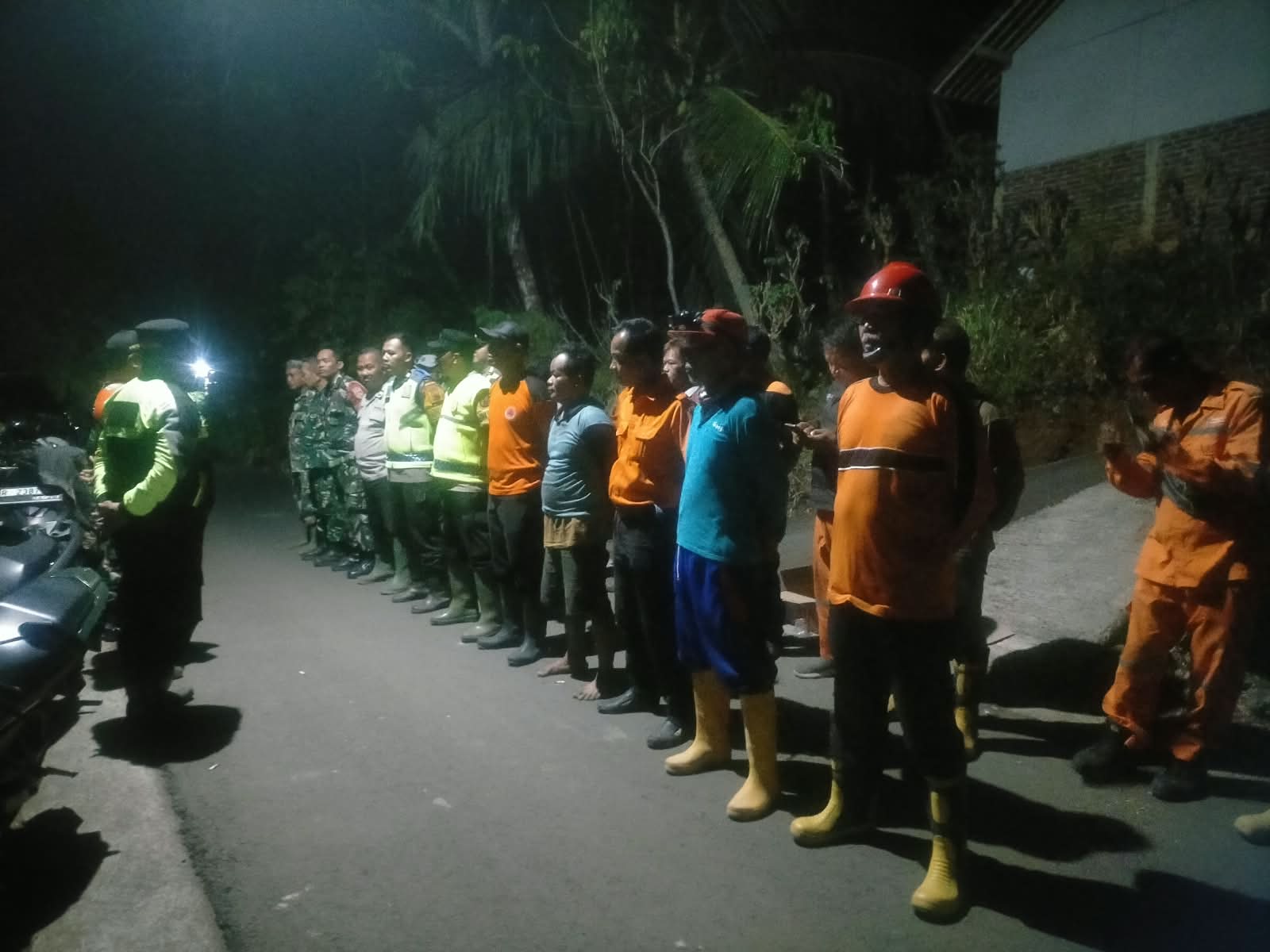 Hutan Jati Perhutani di Patikraja Banyumas Terbakar, Respons Cepat Polisi Polsek Patikraja Cegah Api Meluas