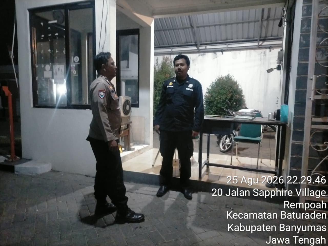 Bhabinkamtibmas Sambangi Security Perumahan Baturraden, Perkuat Pengawasan Keamanan Lingkungan