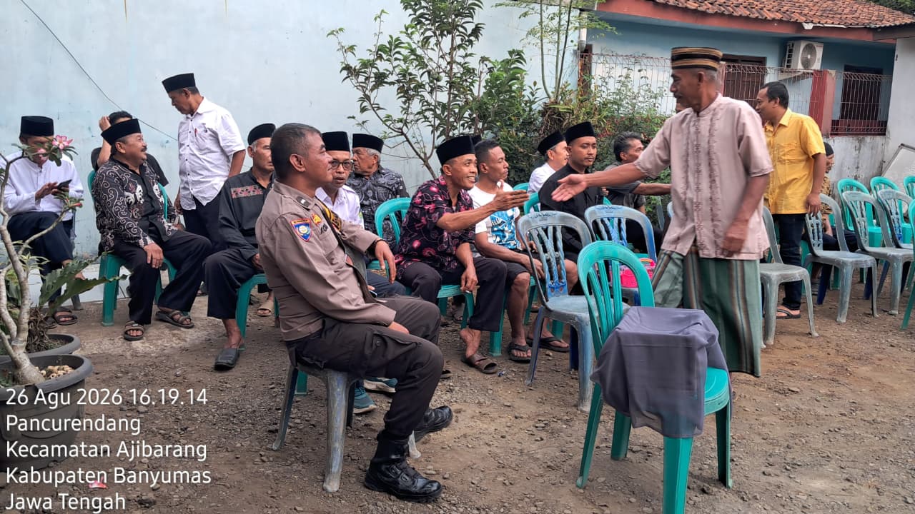 Bhabinkamtibmas Takziah ke Rumah Warga, Wujud Empati Polsek Ajibarang di Tengah Duka