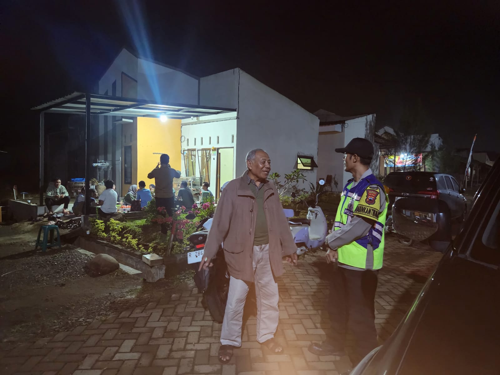 Patroli Polsek Sokaraja Banyumas Sambangi Warga, Perkuat Kamtibmas Lewat Dialogis