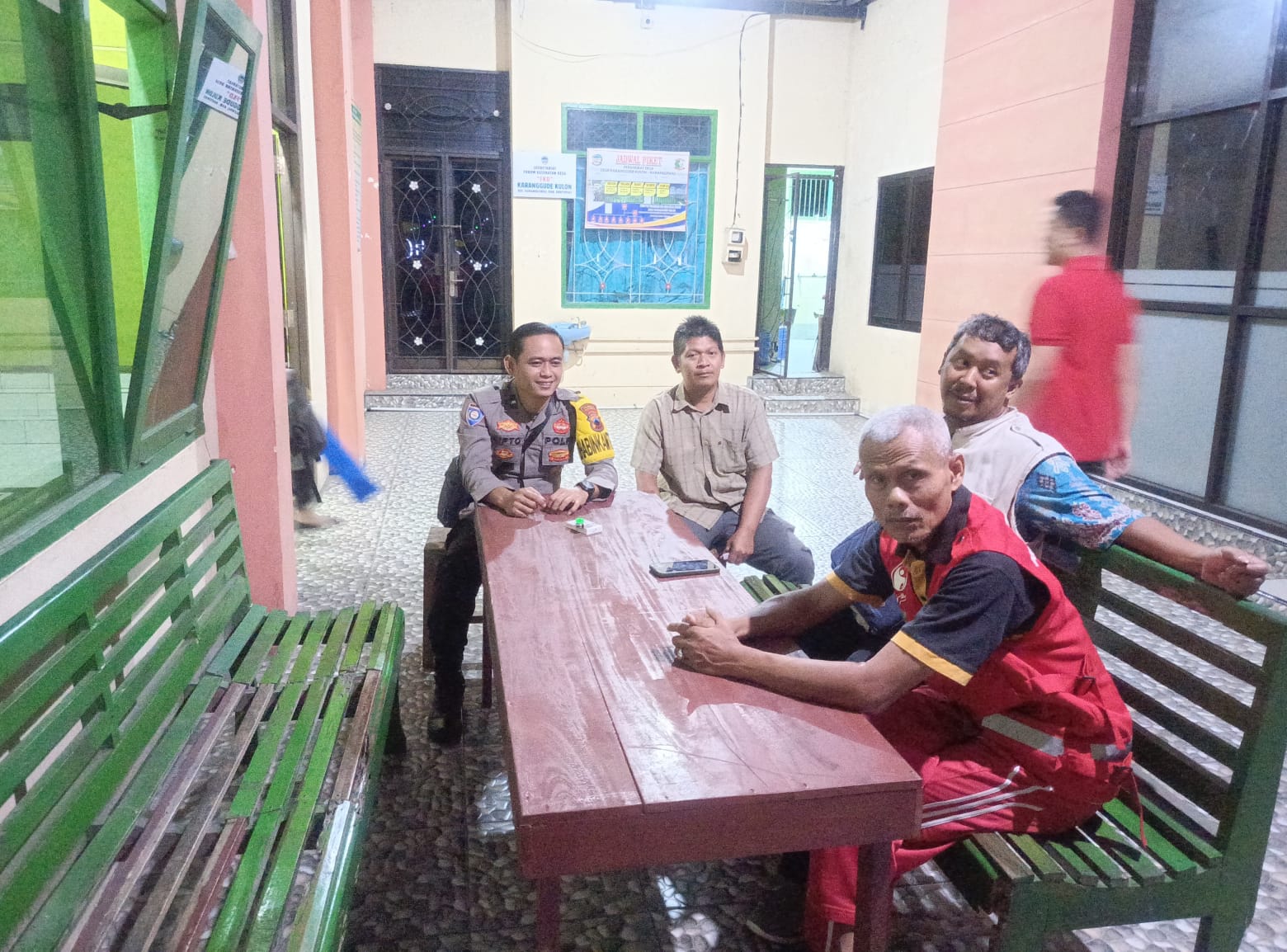 Sambangi Warga Cindaga, Polsek Kebasen Ingatkan Waspada Pencurian dan Kebakaran