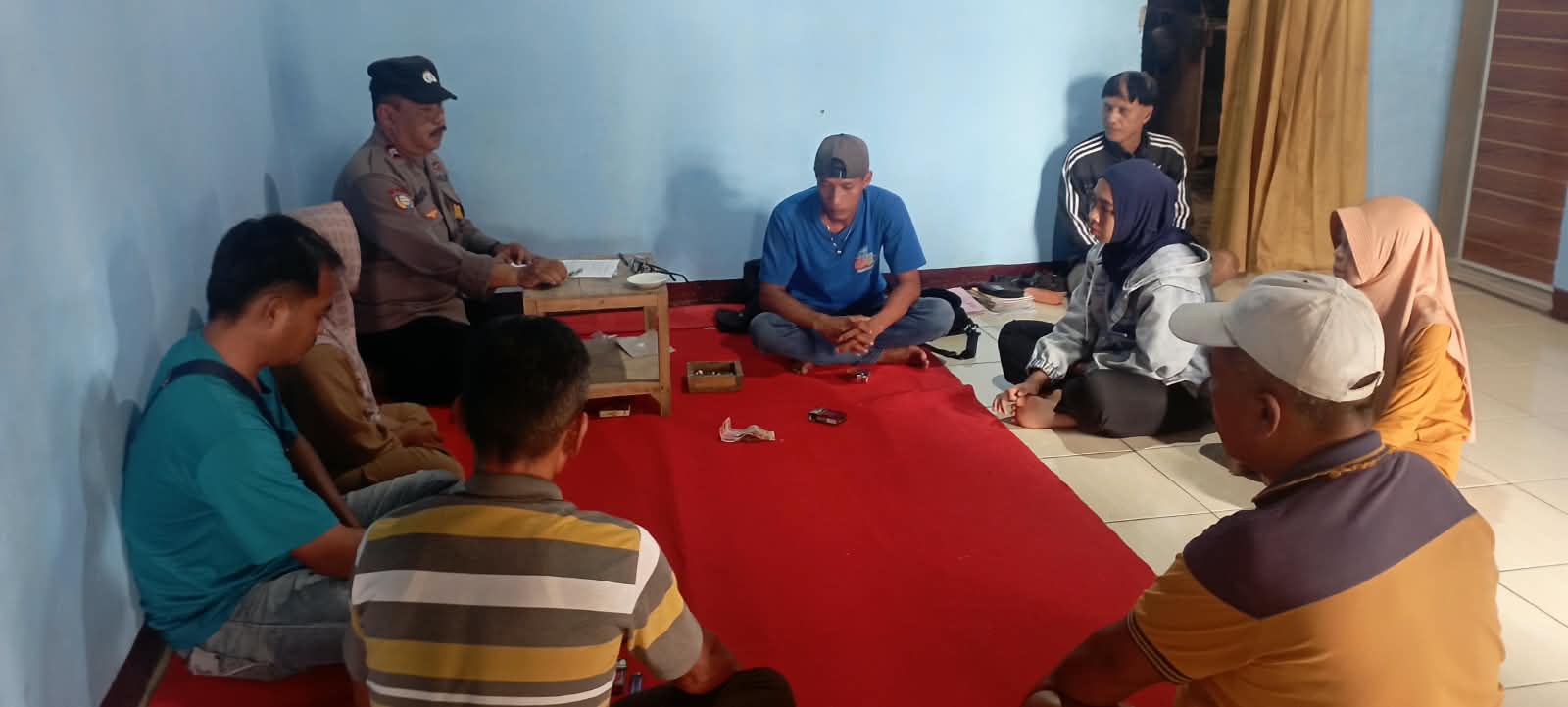 Sambangi Ketua RT, Bhabinkamtibmas Patikraja Banyumas Perkuat Kamtibmas Berbasis Masyarakat