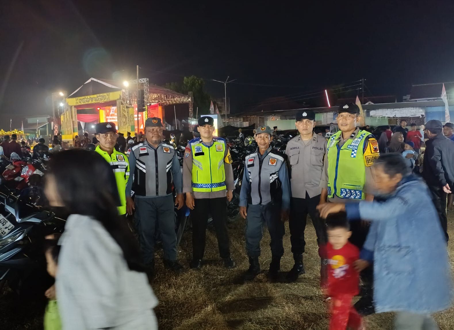 Pengamanan Humanis Polsek Patikraja, Resepsi HUT RI Berlangsung Meriah dan Kondusif