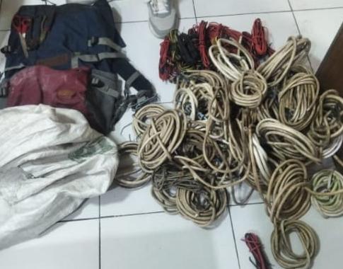 Peka Melihat Gerak Gerik Mencurigakan, Polresta Banyumas Ungkap Pencurian Saat Patroli, Puluhan Gulungan Kabel Disita