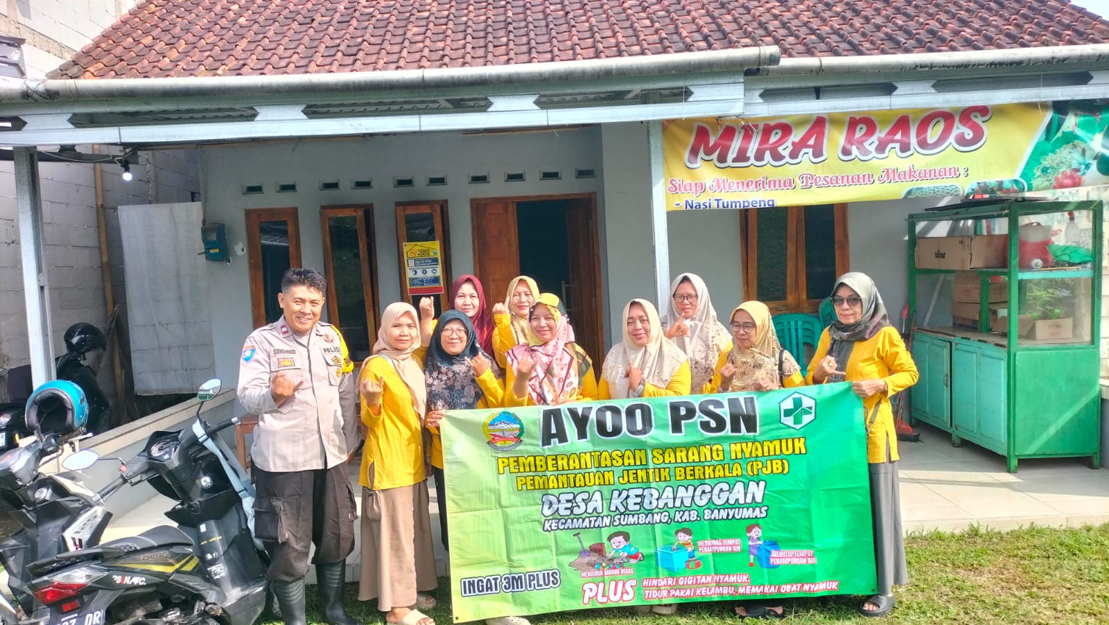 Cegah Demam Berdarah, Bhabinkamtibmas Polsek Sumbang Polresta Banyumas Laksanakan PSN Bersama Warga Desa Kebanggaan
