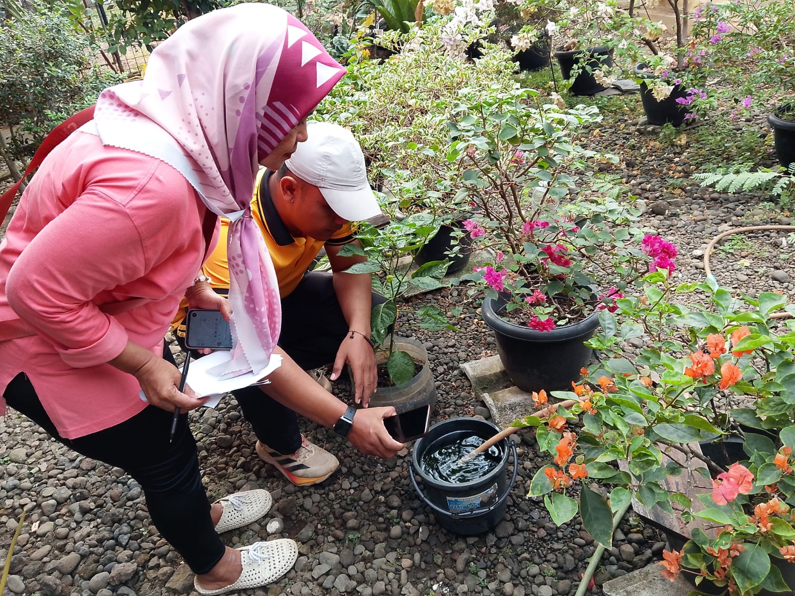 Bhabinkamtibmas Polsek Purwokerto Timur Aktif Pantau PSN, Dorong Warga Cegah Penyebaran DBD