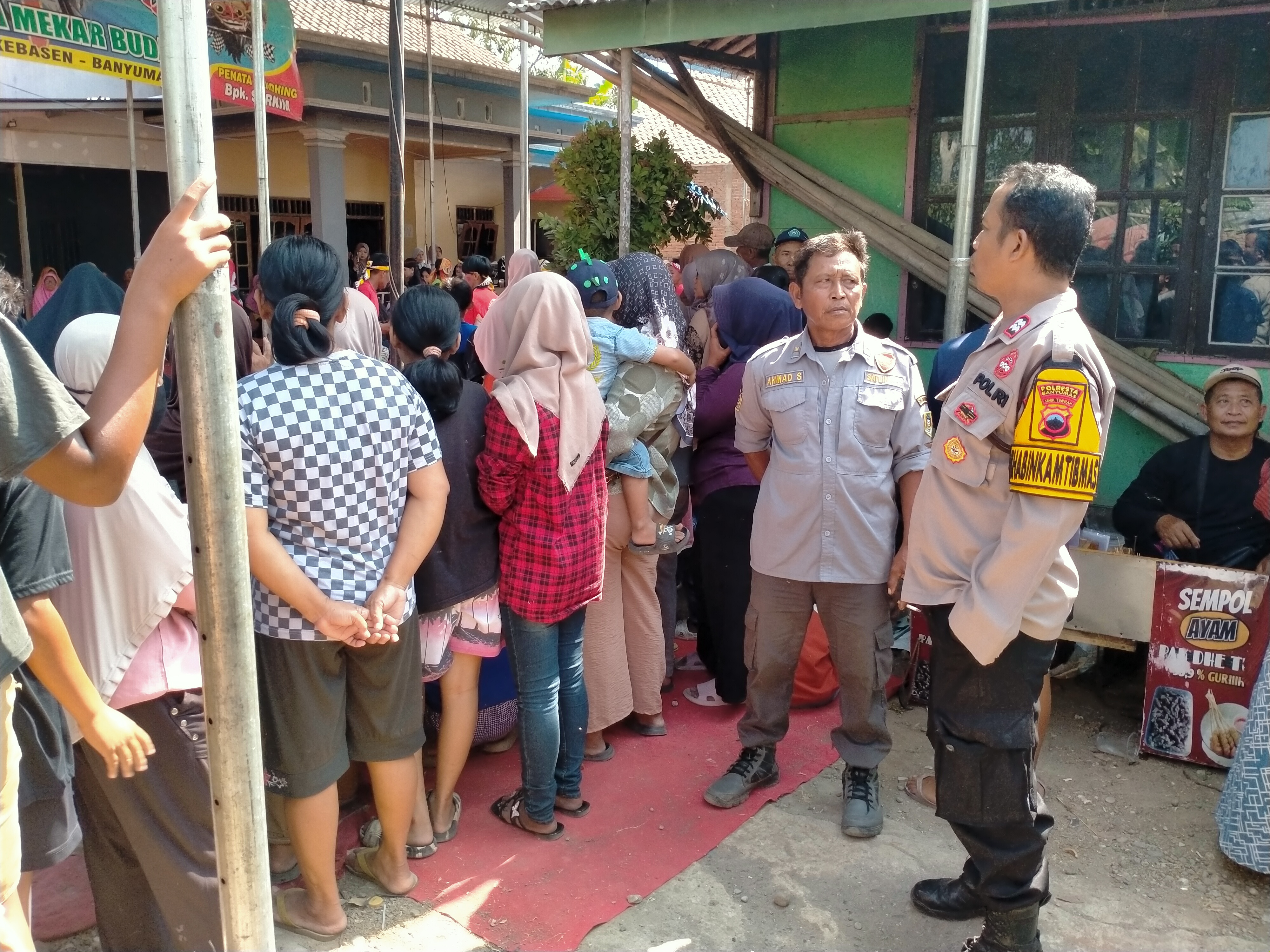 Hadirkan Rasa Aman, Bhabinkamtibmas Polsek Kebasen Pantau Kuda Lumping, Ingatkan Warga Waspadai Kejahatan