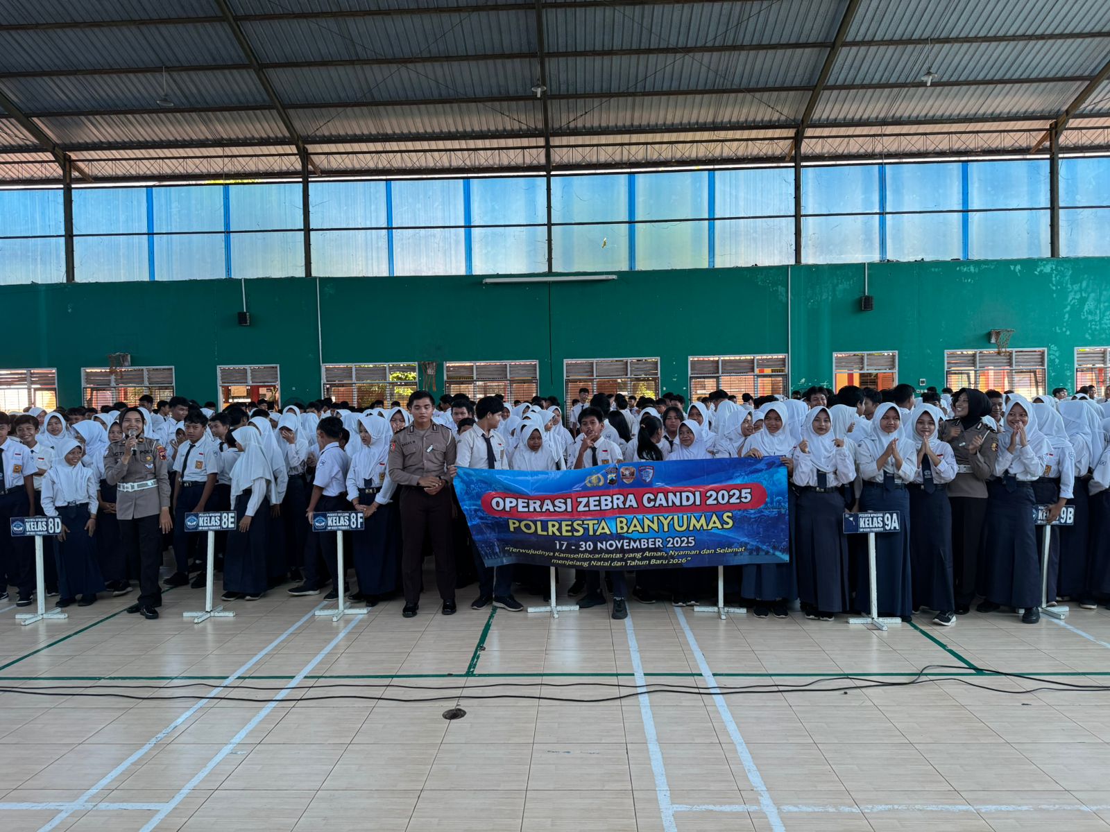 Police Goes To School Satlantas Polresta Banyumas Di SMPN 7 Purwokerto Dalam Rangka Operasi Zebra Candi 2025