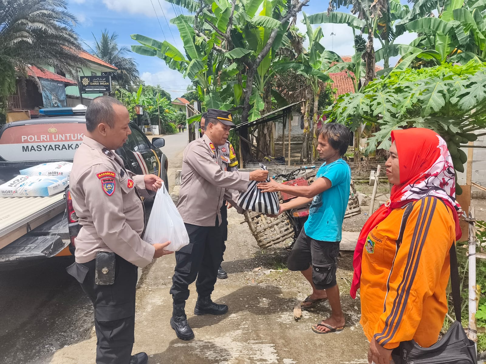 Wujud Kepedulian, Polsek Kebasen Polresta Banyunas Salurkan Bantuan ntuk Warga Kurang Mampu