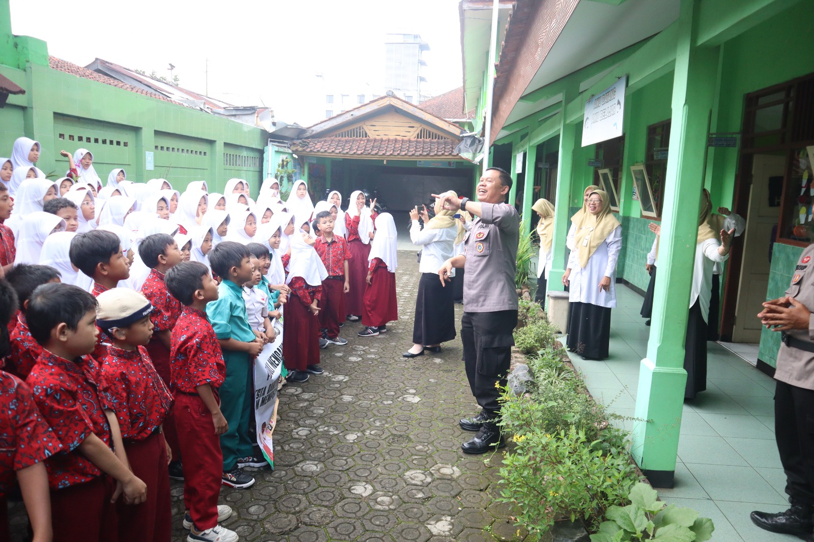 Polisi Humanis: Sat Binmas Polresta Banyumas Rayakan Hari Disabilitas Internasional Bersama SLB Yakut