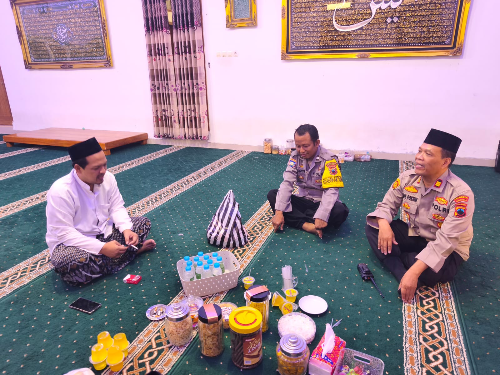 Sambangi Tokoh Agama, Polsek Kebasen Polresta Banyumas Ajak Jaga Kamtibmas dan Sosialisasikan Layanan 110