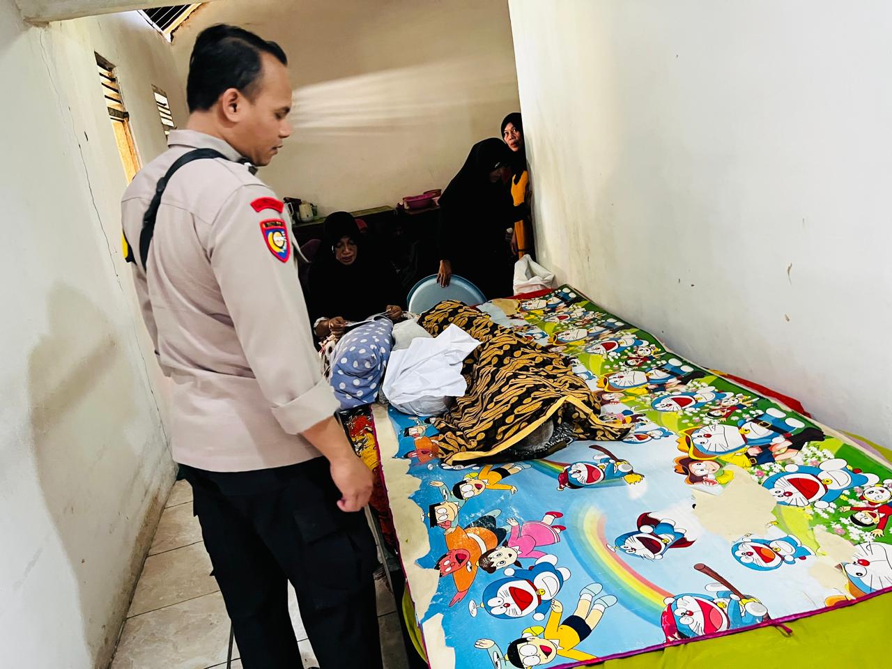 Wujud Empati kepada Warga, Bhabinkamtibmas Polsek Purwojati Hadiri Takziah di Karangtalun Lor
