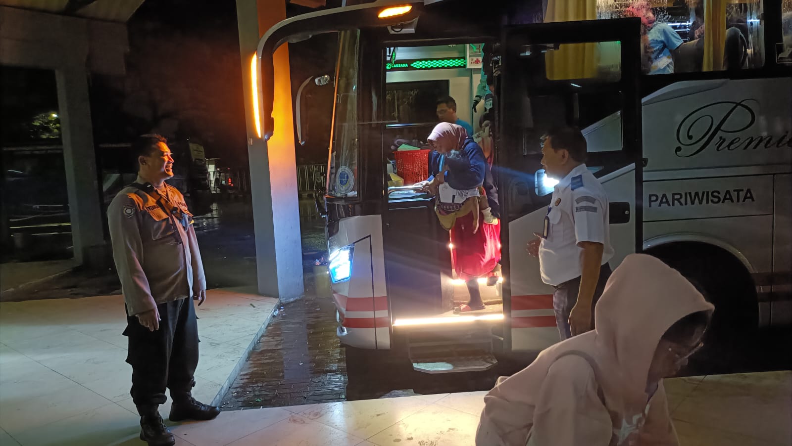 Pemudik Alami Peningkatan, Posyan OKC 2026 Polresta Banyumas Perketat Pengamanan Terminal