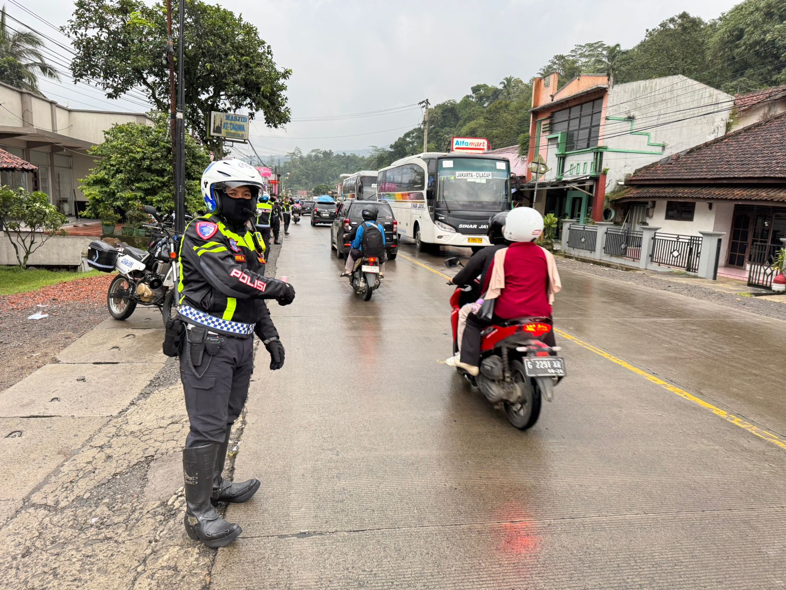 Arus Balik OKC 2026 Mulai Meningkat, Polresta Banyumas Lakukan Penarikan Kendaraan di Simpang Waduk Penjalin