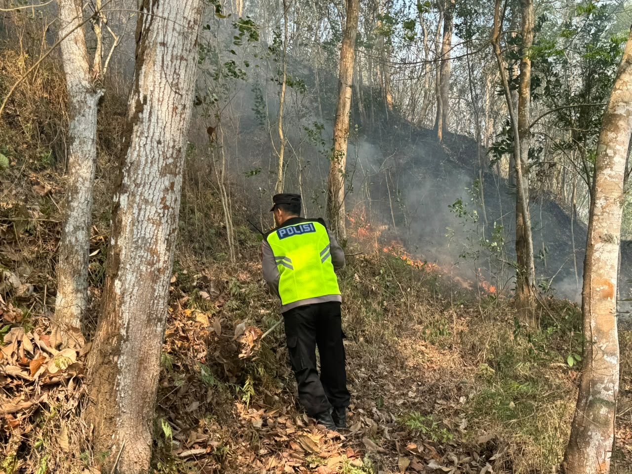 Warga Cepat Lapor Kepolisian, Kebakaran Lahan di Kebasen Banyumas Berhasil Dipadamkan Sebelum Meluas