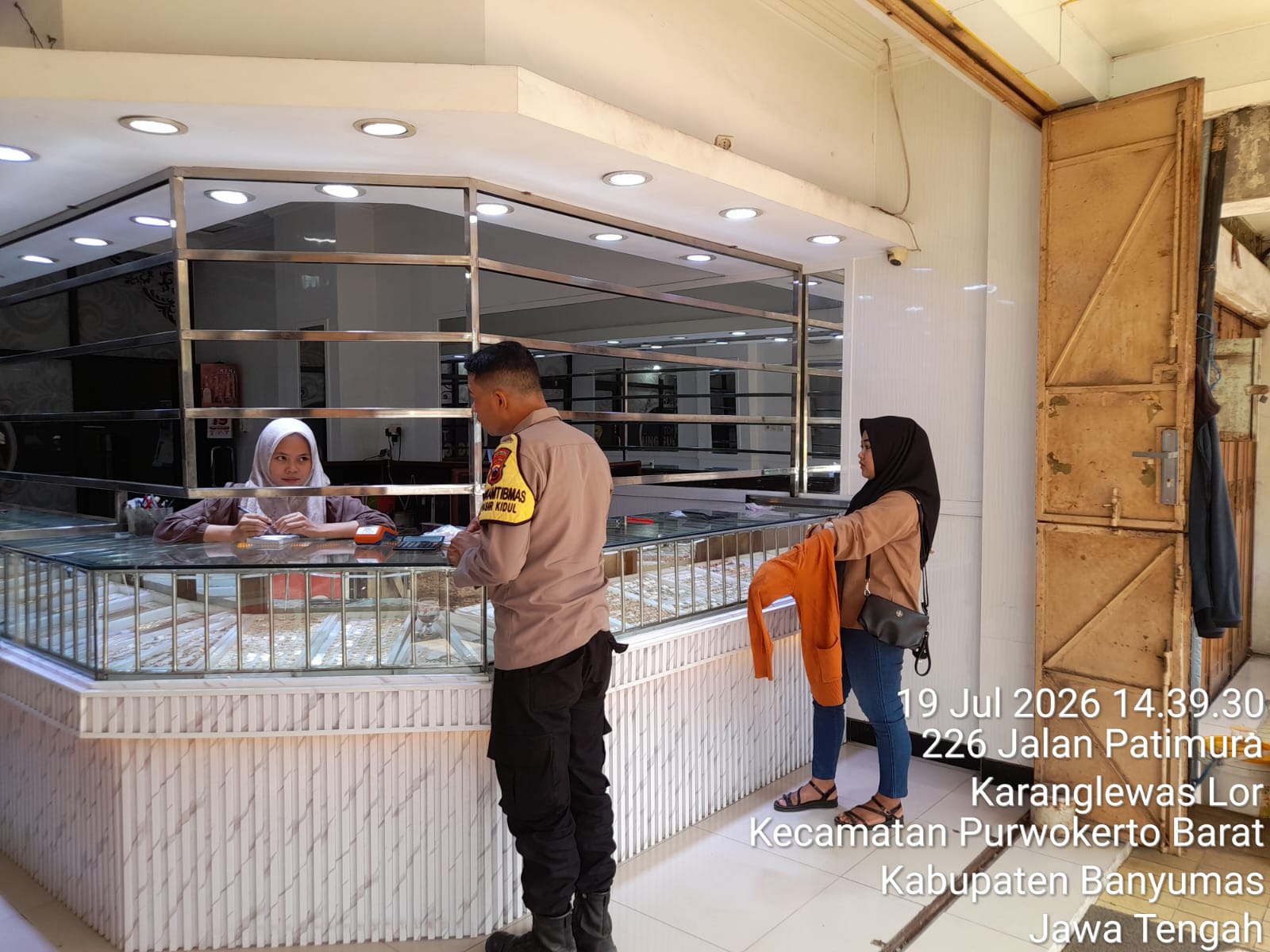 Polsek Purwokerto Barat Banyumas Tingkatkan Patroli Preventif di Objek Vital Toko Emas