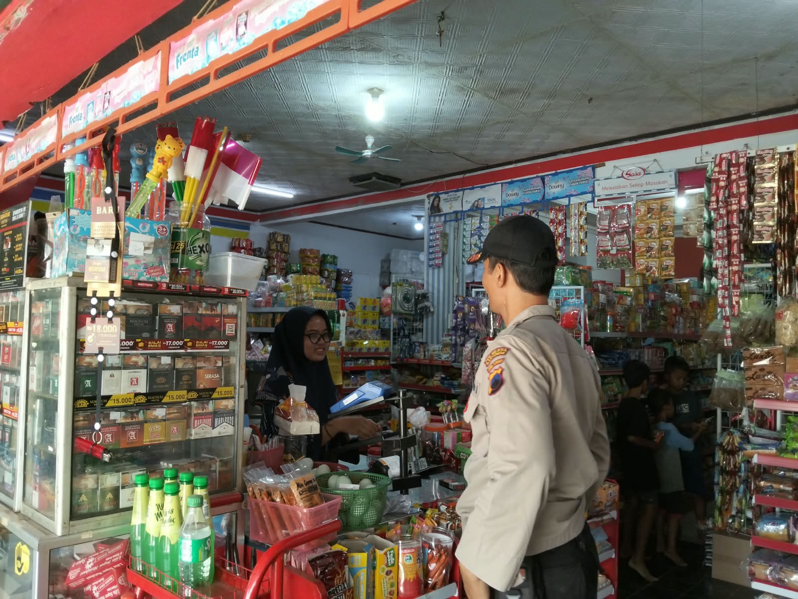 Sambangi Warga, Bhabinkamtibas Polsek Purwokerto Timur Ajak Warga Cegah Kejahatan