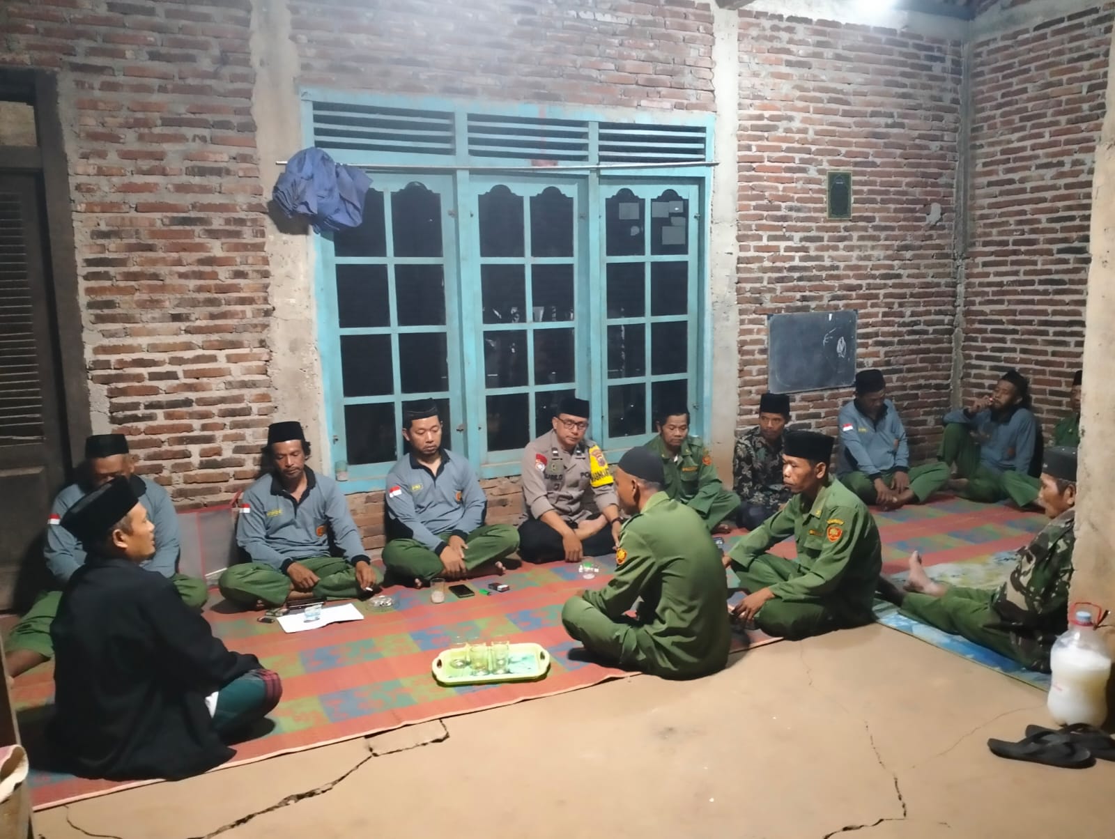 Bhabinkamtibmas Polsek Purwojati Hadiri Pertemuan Rutin Linmas Klapasawit, Dorong Siskamling Kembali Aktif