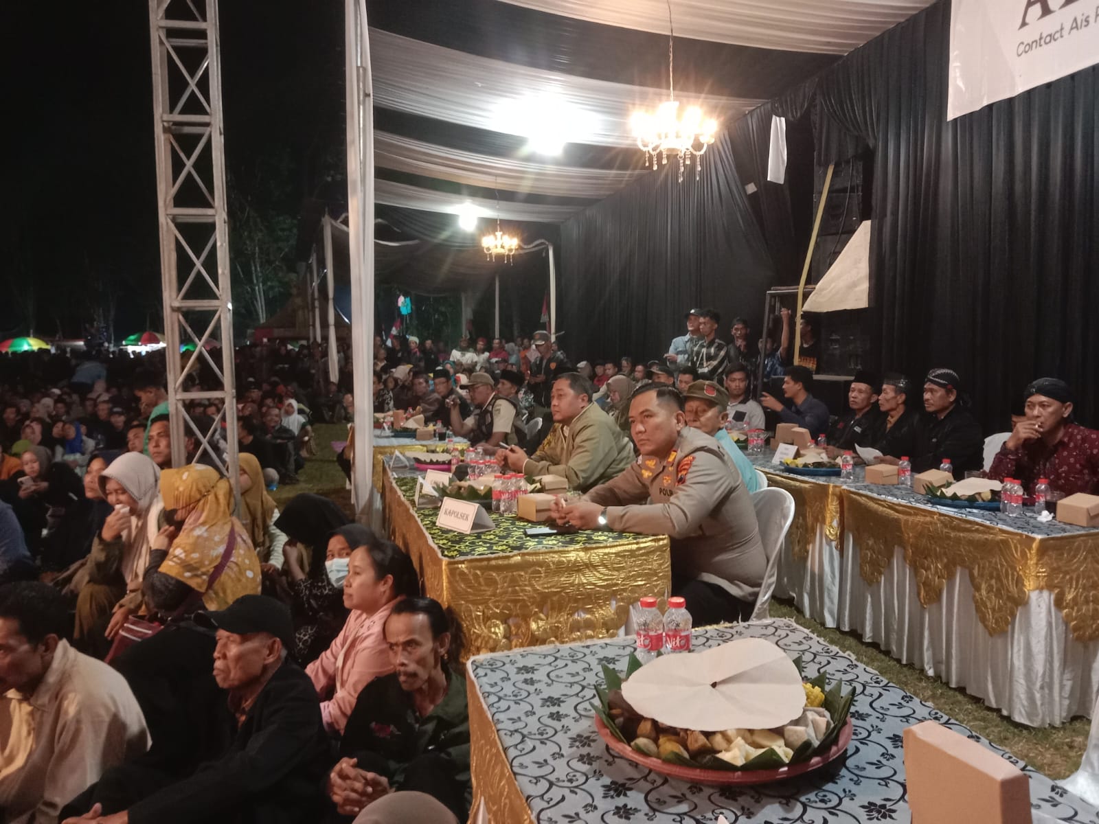 Bhabinkamtibmas Polsek Banyumas Amankan Pentas Wayang Kulit Tradisi Suran di Desa Pasinggangan