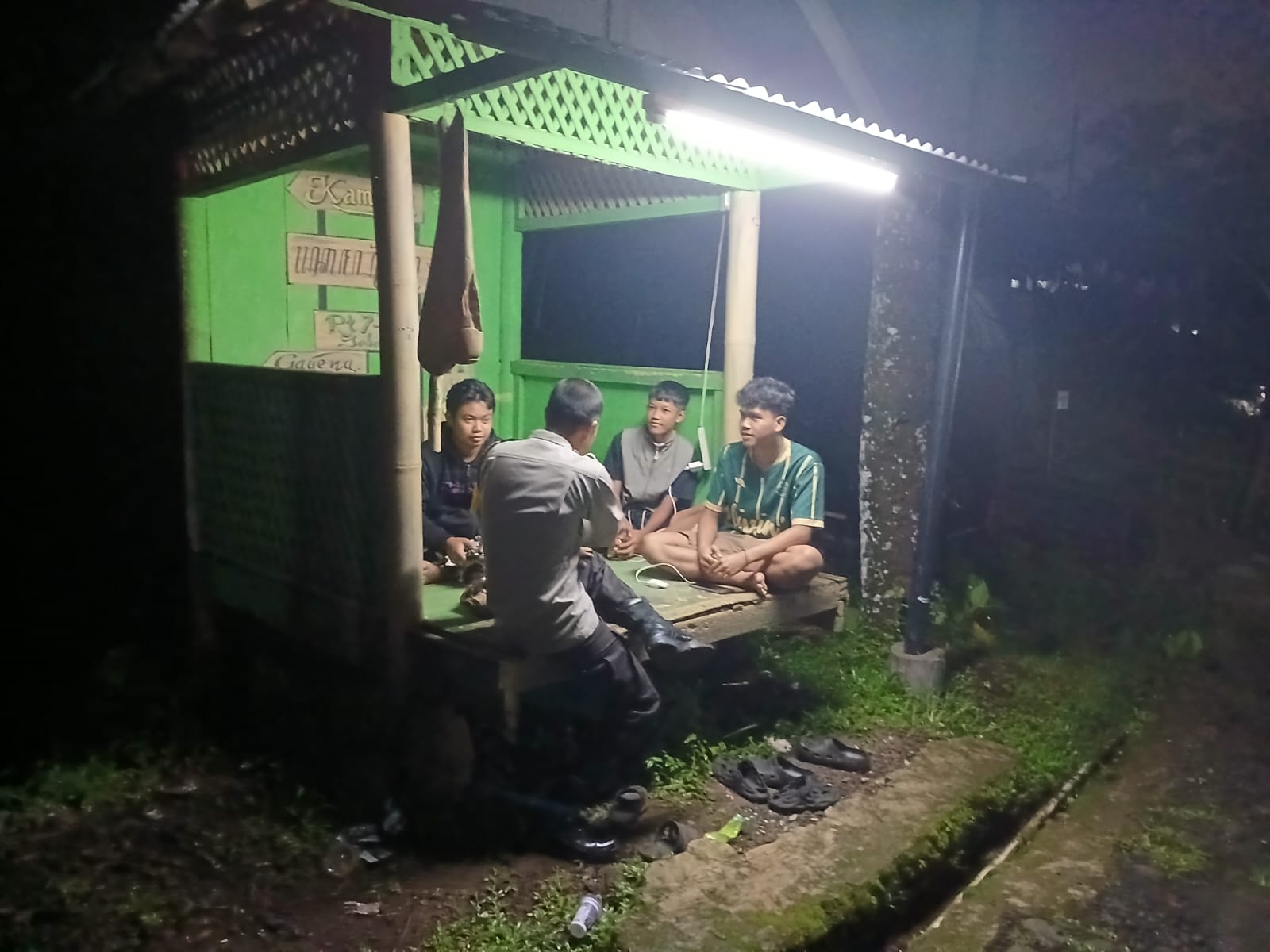 Patroli Dialogis Polsek Patikraja, Warga Diingatkan Tingkatkan Kewaspadaan Malam Hari