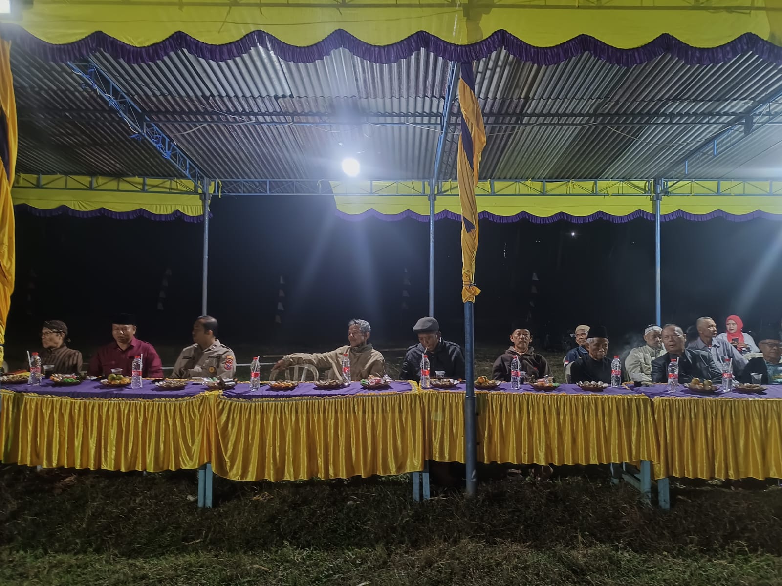 Bhabinkamtibmas Wangon Hadiri Malam Resepsi HUT RI ke-81 di Desa Jambu, Pastikan Berjalan Kondusif