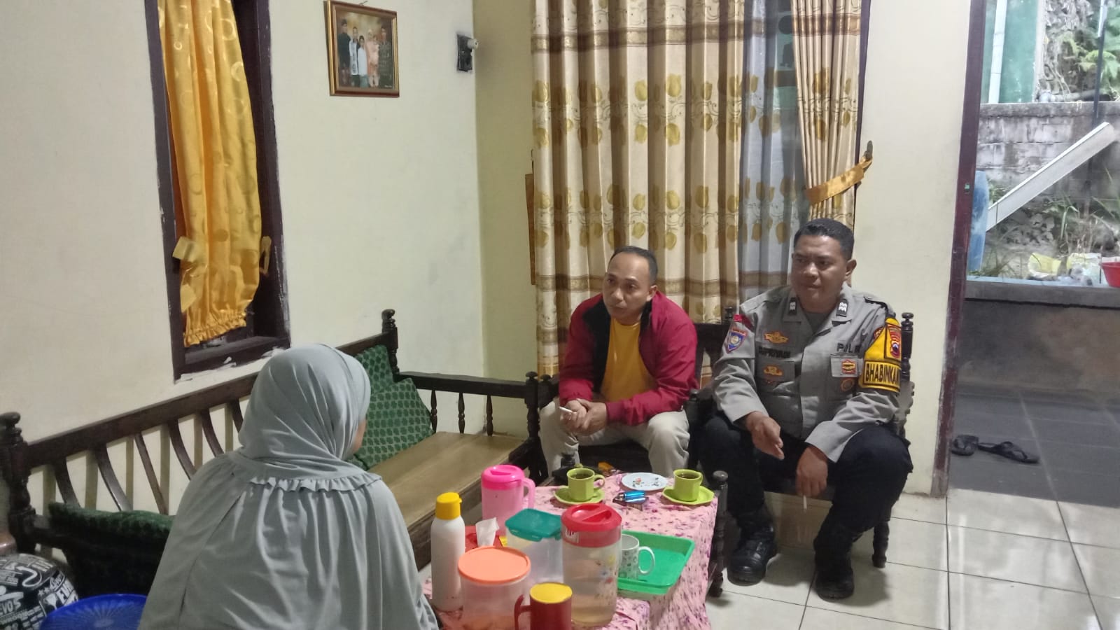 Bhabinkamtibmas Kalibagor Sambangi Warga Kalisogra Wetan, Ingatkan Waspada Kebakaran Lahan