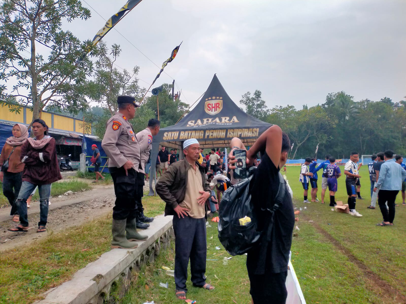 Polsek Purwojati Polresta Banyumas Laksanakan Pengamanan Turnamen Sepak Bola Alfa Stars Tarkam Banyumas