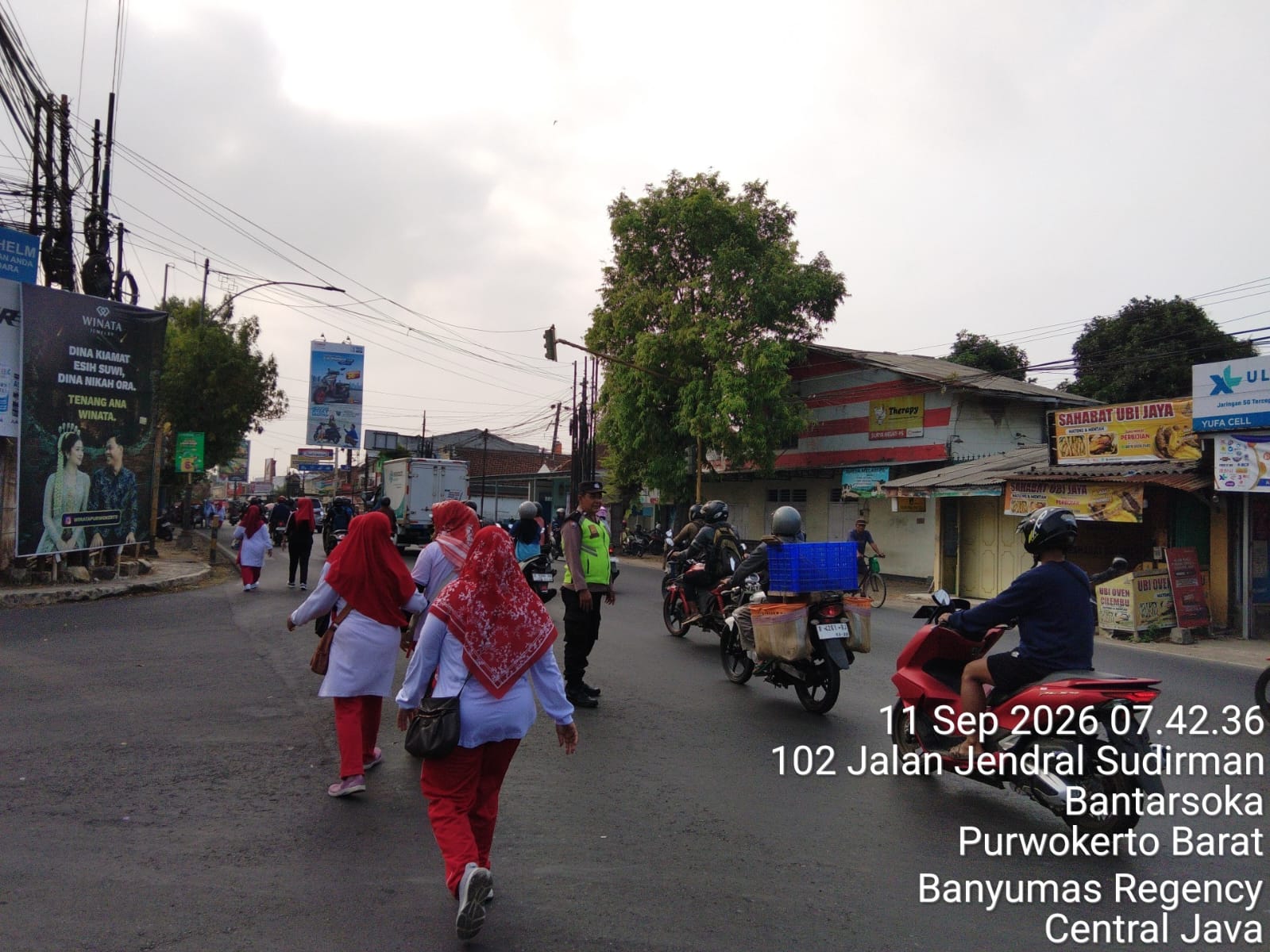 Jaga Kelancaran Jalan Sehat HUT ke-40 RSI Purwokerto, Polsek Purwokerto Barat Turun Mengamankan