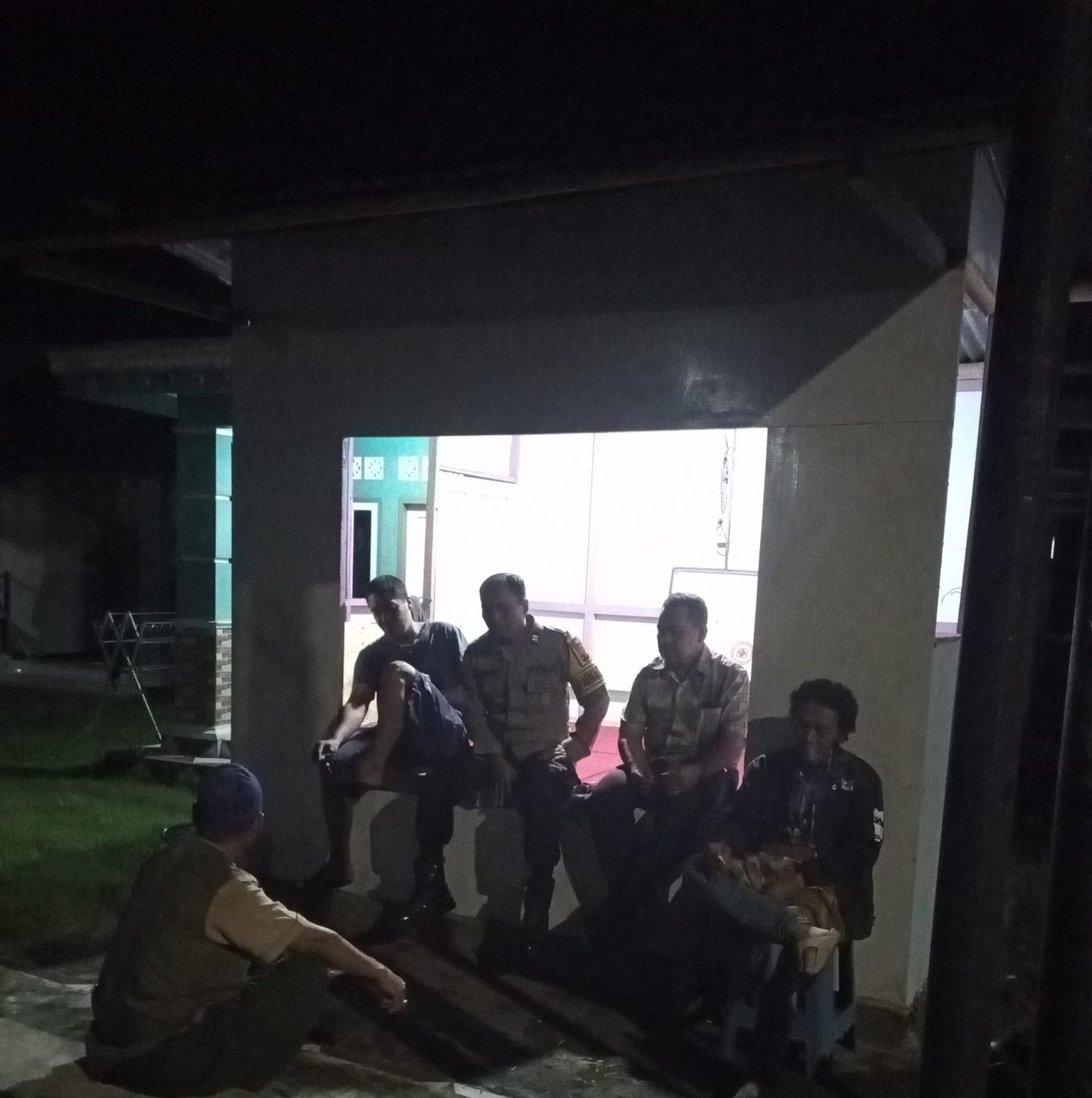 Patroli Sambang Satkamling, Bhabinkamtibmas Polsek Sumbang Banyumas Dorong Warga Jaga Keamanan Lingkungan