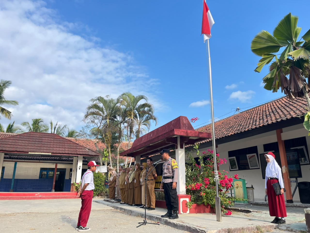Police Go to School, Bhabinkamtibmas Polsek Patikraja Edukasi Siswa SDN 2 Sawangan Wetan Cegah Bullying