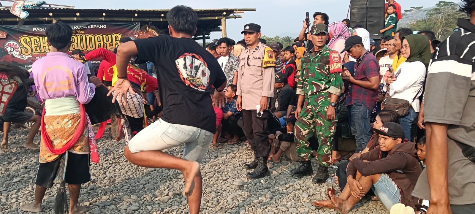 Polsek Kalibagor Amankan Pentas Seni Kuda Lumping di Wisata Wadas Cinta, Suasana Berlangsung Kondusif