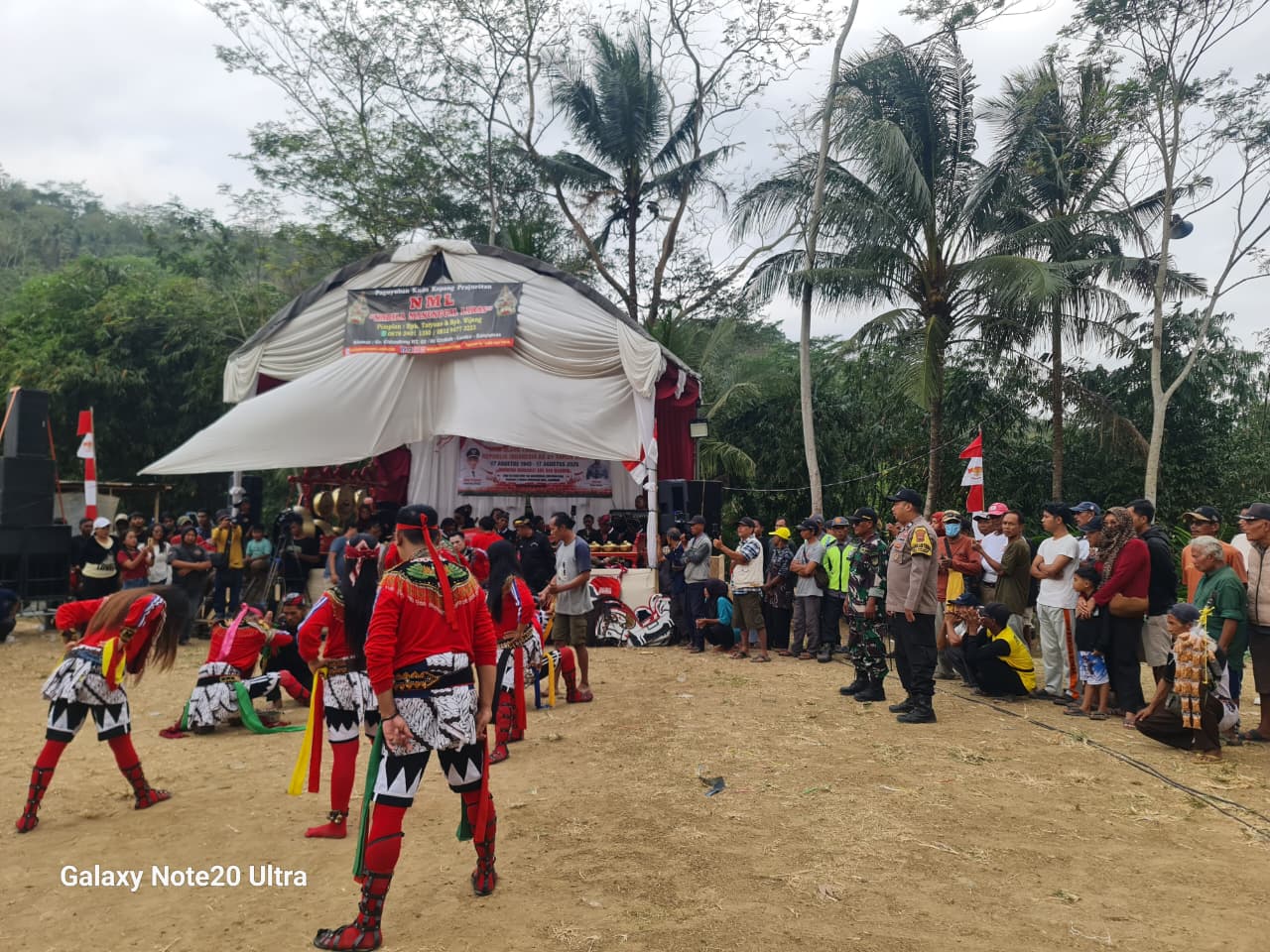 Polsek Lumbir Amankan Pentas Kuda Kepang, Warga Diimbau Waspadai Keamanan Kendaraan